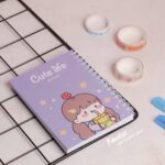 دفترچه سیمی A6 پیتیکو طرح دختر سری cute life کد 217 - Image 2