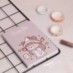 دفترچه سیمی A6 پیتیکو طرح دختر سری cute life کد 217 - Image 9
